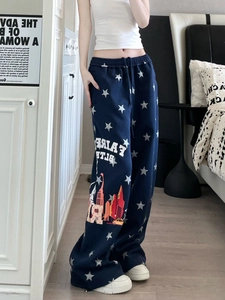 Pantaloni della tuta blu scuro a gamba larga con stelle e grafica urbana stile vintage