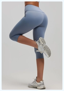 Detail of high-waisted cropped yoga leggings in dusty blue with push-up effect