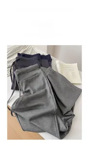 Pantaloni sportivi a vita alta con coulisse in grigio, blu navy e grigio antracite