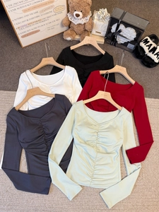 Close-up of the elegant vertical ruched detail on slim-fit long-sleeved knit t-shirts