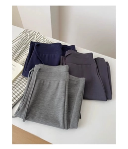 Pantaloni jogger in maglia blu, grigio scuro e grigio chiaro con coulisse in vita
