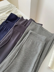 Pantaloni sportivi grigi donna a vita alta con coulisse e gamba dritta per il tempo libero