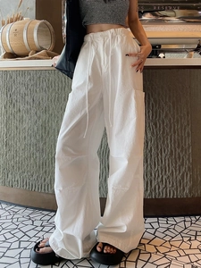 Pantalon cargo blanc ample avec taille élastique et cordon de serrage au style urbain