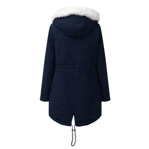 Vue arrière de la parka bleu marine à capuche avec col en fausse fourrure blanche