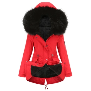 Parka d'hiver rouge pour femme avec capuche en fourrure noire et taille ajustée