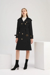Trench-coat noir classique à double boutonnage avec boutons dorés et ceinture réglable