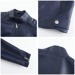 Détails d'une veste moto en simili cuir bleu marine avec col montant et fermetures éclair