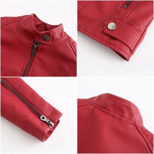 Détails de la veste en cuir rouge montrant les fermetures éclair et les coutures de qualité
