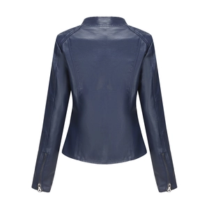 Vue arrière de la veste de moto en similicuir bleu marine avec coupe ajustée et zips