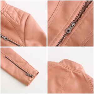 Dettaglio giacca in pelle PU rosa con spalle trapuntate e finiture metalliche della zip