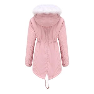Vue détaillée du parka d'hiver rose avec capuche en fourrure blanche et taille ajustée