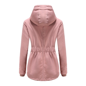 Vue arrière d'une parka rose à capuche avec taille à cordon et poignets côtelés