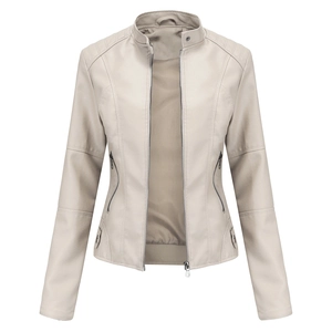 Veste cintrée en similicuir beige avec col montant et détails de fermetures éclair