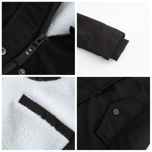 Détail de parka d'hiver avec doublure polaire blanche, poignets coupe-vent et zip