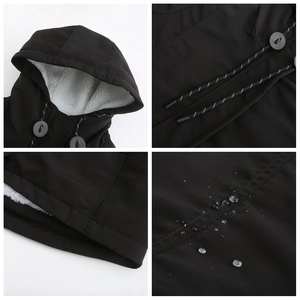 Détails de la parka noire imperméable avec doublure en laine polaire et capuche à cordon