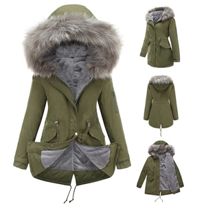 Parka femme vert armée avec doublure capuche en fausse fourrure grise et cordon de serrage