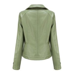 Détail du dos d'une veste en simili cuir vert herbe avec doubles coutures raffinées