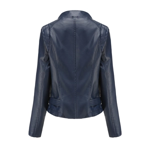 Vue arrière du blouson en cuir PU bleu marine avec coutures matelassées aux épaules