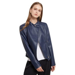 Veste en similicuir bleu marine pour femme avec coupe ajustée, zip oblique et manches matelassées