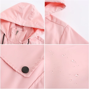 Detail von wasserdichtem Regenmantelstoff und Reißverschluss für Damen-Trenchcoat