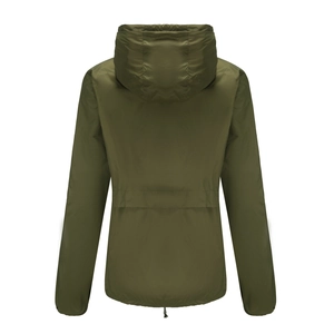 Vue arrière du coupe-vent olive foncé à capuche avec cordon de serrage et maille fine