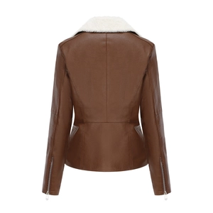 Vue arrière du blouson en similicuir marron avec col en fourrure blanche et zips