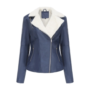 Détails du blouson en similicuir bleu marine avec col en laine de mouton et fermeture éclair