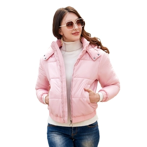 Chaqueta acolchada rosa para mujer con capucha, acabado brillante y tejido resistente