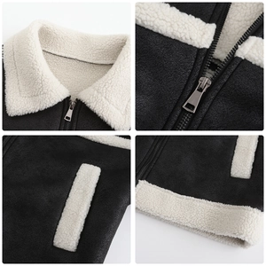 Dettaglio della giacca in finta pelle scamosciata nera con collo in shearling bianco crema