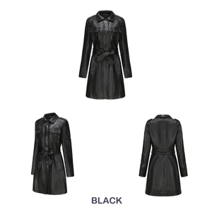 Tre viste di trench in pelle PU nera di media lunghezza con cintura e spalline da donna