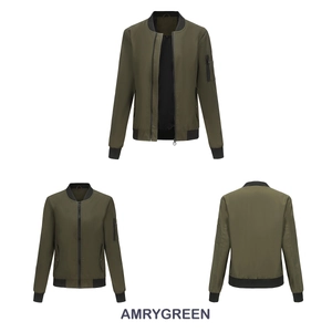 Detailansicht der armygrünen Bomberjacke mit Rippbündchen und Ärmeltasche mit Zipper