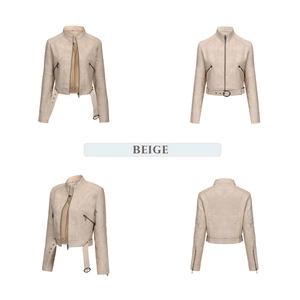 Detailansicht der beigen Bikerjacke mit Reißverschlüssen, Gürtelschnalle und strukturiertem Kunstleder