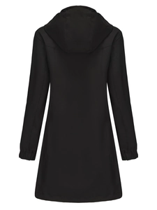 Vue arrière d'un coupe-vent noir à capuche en tissu imperméable avec poignets élastiques