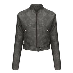 Detail der dunkelgrauen Lederjacke mit Silberreißverschluss und Gürtelsaum-Design