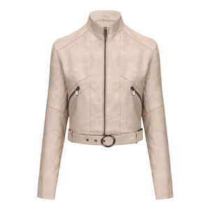Detailansicht der Damen-Bikerjacke mit Taillengürtel, Reißverschlusstaschen und Stehkragen