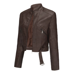 Detailansicht der dunkelbraunen Lederjacke mit Reißverschlusstaschen und Taillengürtel Schnalle
