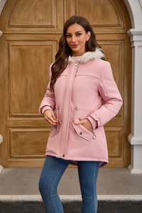 Rosafarbener mittellanger Parka mit Kapuze, weißem Kunstfellkragen und Taillenzugband