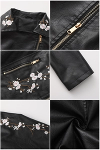 Détails de broderie florale rose et fermeture éclair dorée sur veste en similicuir