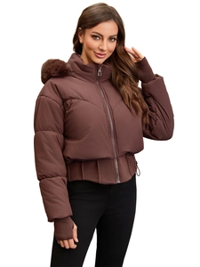 Giacca invernale corta imbottita da donna con grande cappuccio in ecopelliccia marrone scuro