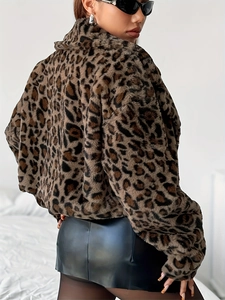 Fashionable leopard print faux fur jacket with a loose fit and zipper for women's winter