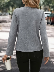 Rückansicht einer grauen Damen Tweed-Jacke mit Langarm und modischem, kurzem Schnitt
