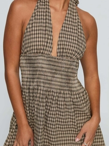 Abito a quadri con scollo all'americana e vita elasticizzata a punto smock chic