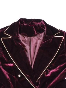 Veste de costume ajustée en velours bordeaux pour femme avec des liserés dorés chics