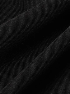 Macro dettaglio della trama del tessuto in twill nero con finitura opaca di qualità