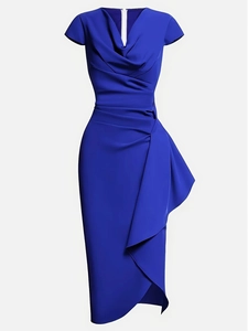 Robe midi élégante en satin bleu roi avec col bénitier et détails de volants sur le côté