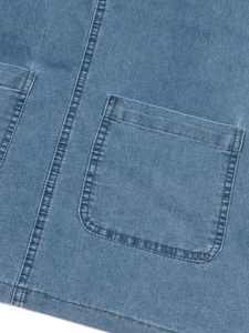 Robe en jean sans manches avec poche carrée et texture en denim délavé
