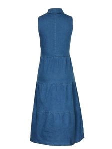 Vue arrière détaillée d'une robe midi en jean sans manches avec jupe à plusieurs niveaux
