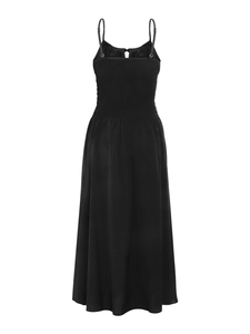 Dettaglio del design a punto smock sul retro e spalline regolabili dell'abito nero
