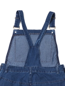 Abito salopette in denim blu scuro vintage con spalline incrociate e fibbie in metallo