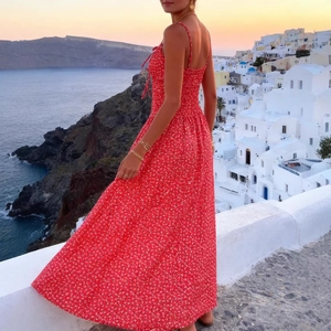 Abito lungo rosso a fiori con spalline sottili e schiena arricciata vista Santorini
